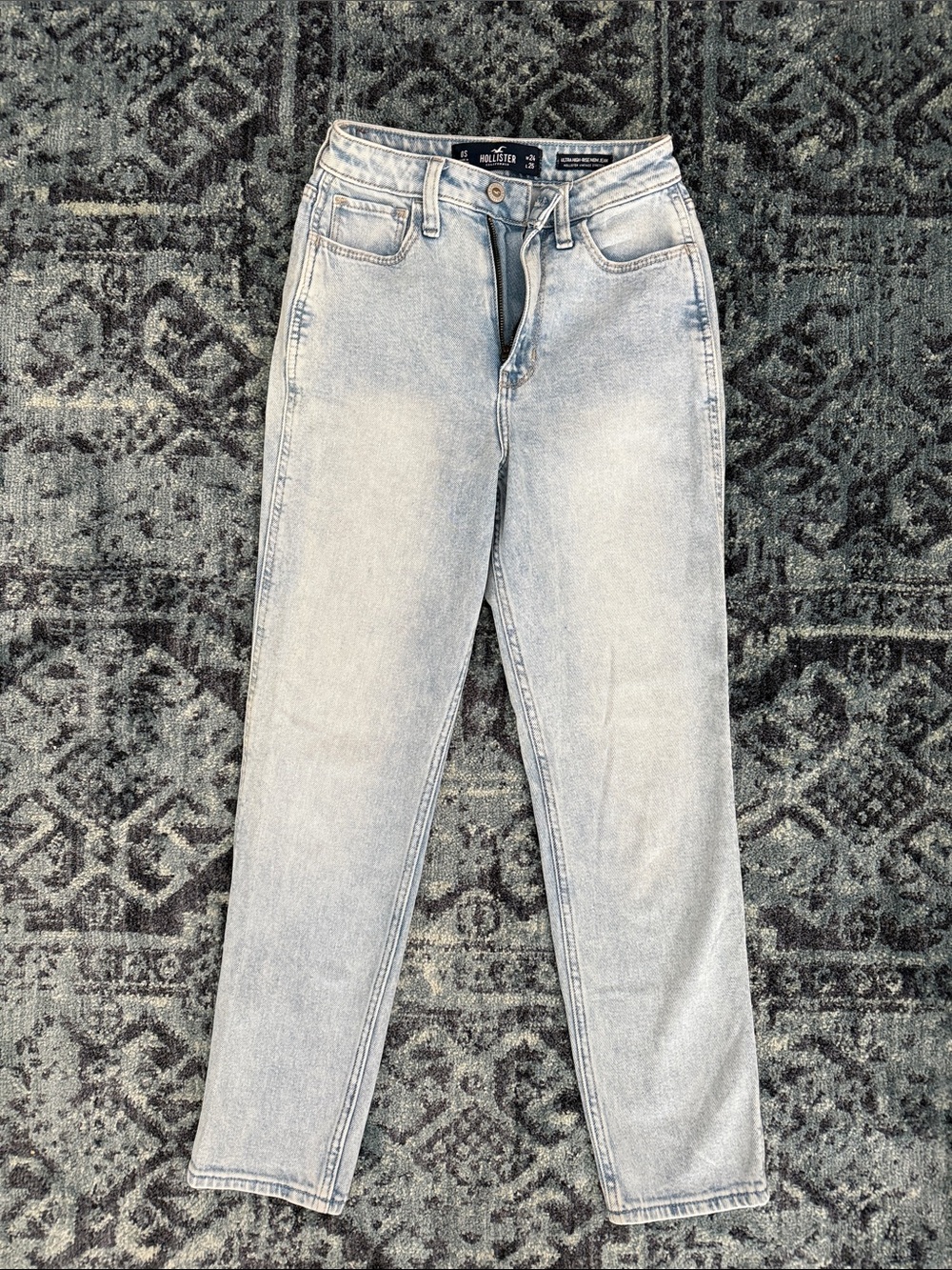 Hollister Ultra High-Rise Mom Jean Skinny Jeans Waist 24